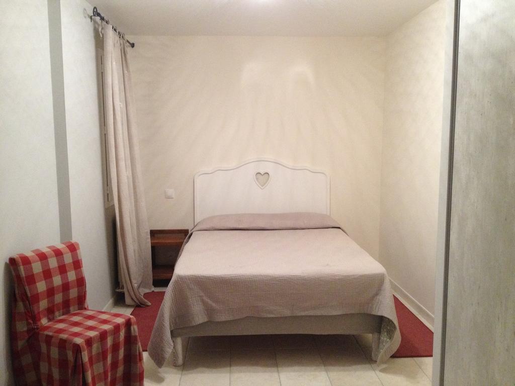 Bed and Breakfast Logis Du Comte Suze-la-Rousse Esterno foto