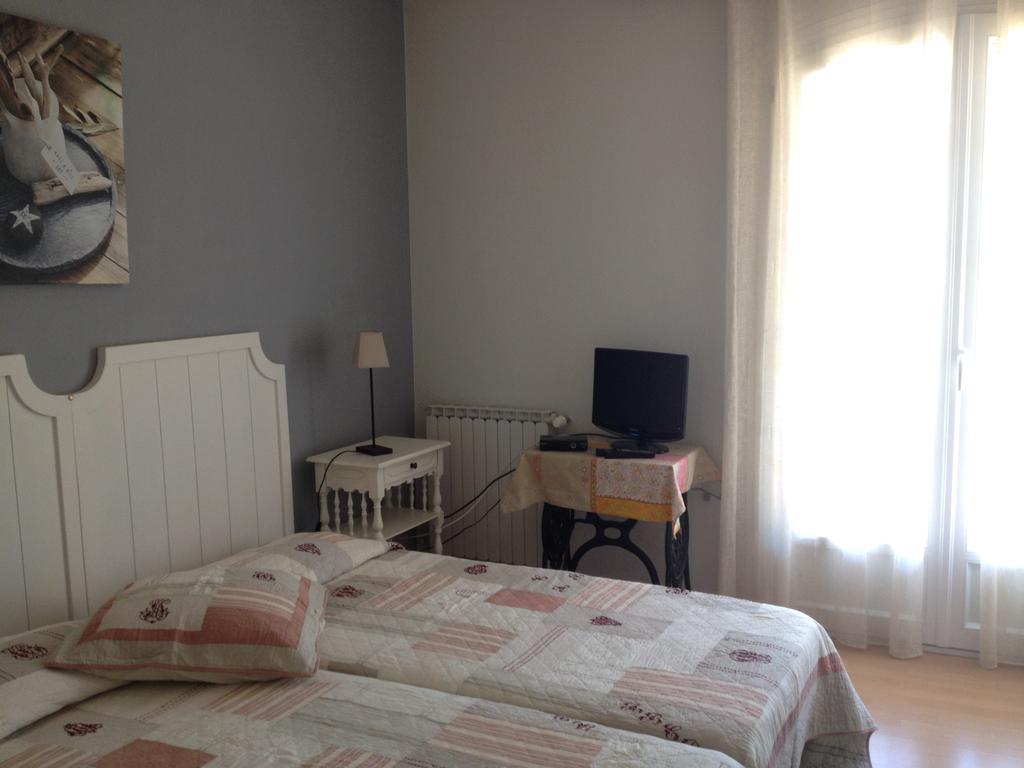 Bed and Breakfast Logis Du Comte Suze-la-Rousse Esterno foto